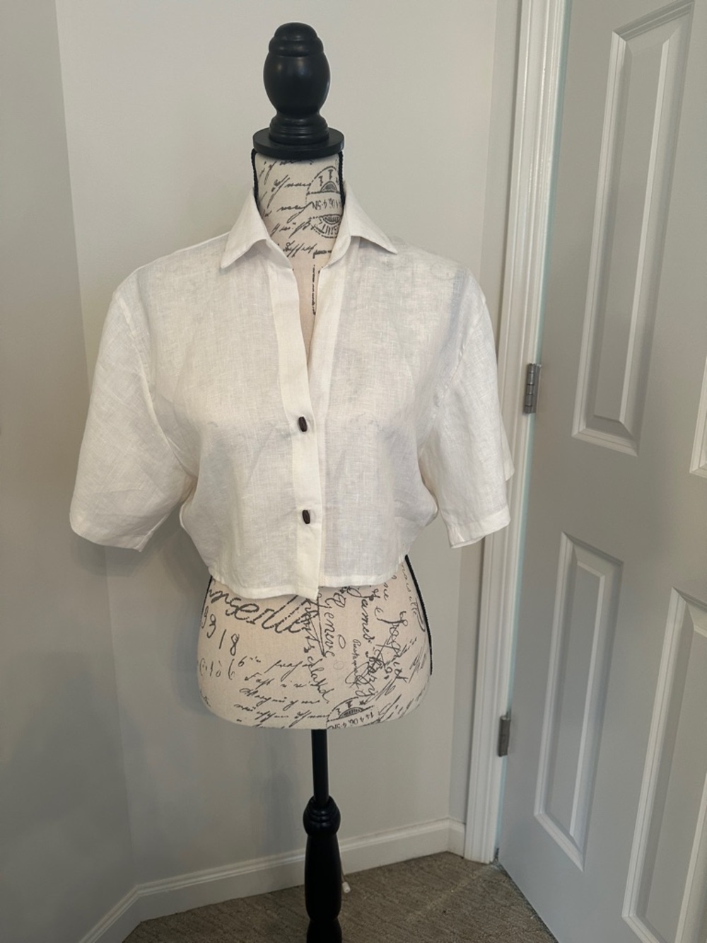 Cala de la CRUZ Cropped White Button-Front Linen Shirt. NWT.